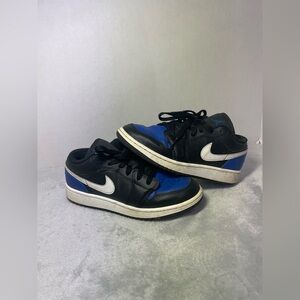 Nike Air Jordan 1 Low in the "Black/White/Game Royal" 3.5 Youth Preowned
